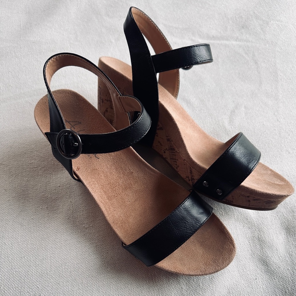 ABELLA True Comfort ‘Daisy’ Studded Cork Wedge | Women’s 8 - Picture 2 of 9